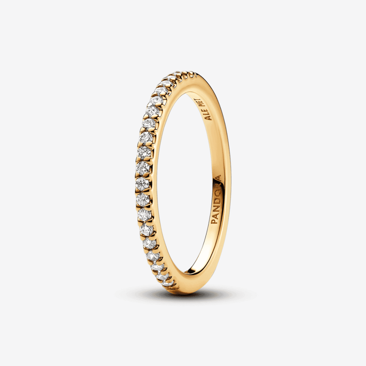 Anillo Pandora Banda Brillante chapado en oro con cristales engastados - 162999C01