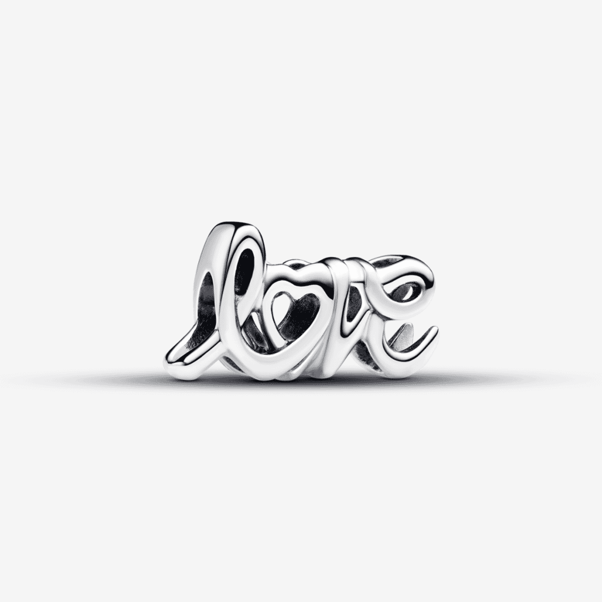 Charm Pandora en plata con palabra 'love' en cursiva - 793055C00
