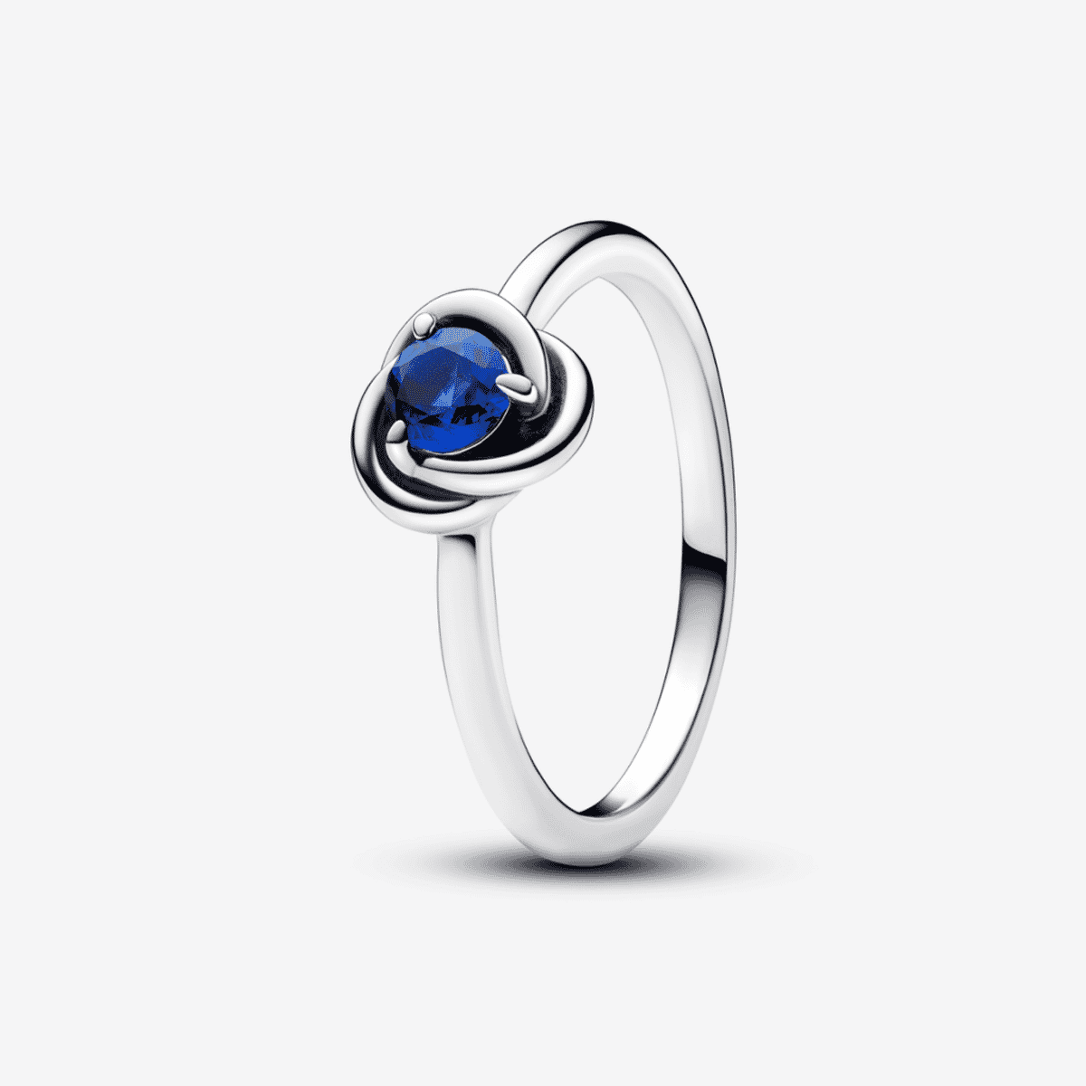 Anillo Pandora Círculo Eternity Azul en plata de ley con cristal azul, vista frontal - 192993C09