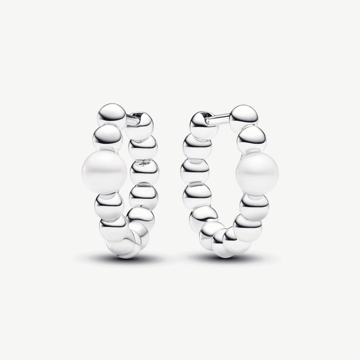 Pendientes de aro Pandora en plata de ley con perlas cultivadas de agua dulce y cuentas decorativas - 293178C01