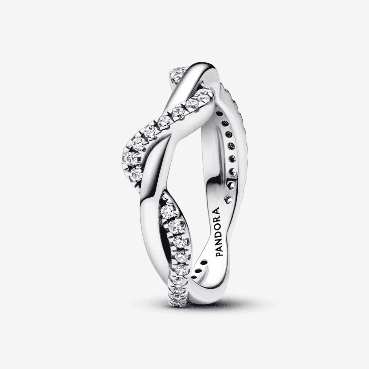Anillo Pandora Ola Brillante Entrelazada en plata con incrustaciones de circonitas en diseño ondulado - 193098C01
