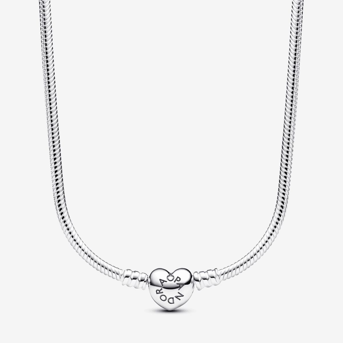 Collar Pandora Moments cadena de serpiente en plata de ley con cierre de corazón, vista frontal - 393091C00 Collar Pandora Moments cadena de serpiente en plata de ley con cierre de corazón, vista frontal - 393091C00