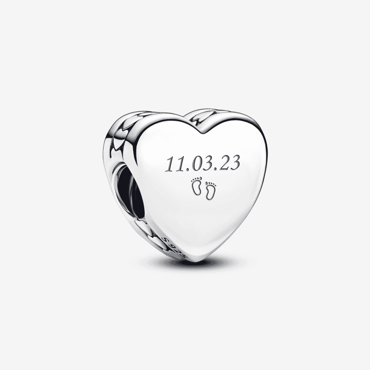 Charm Pandora Corazón Grabable en plata de ley con huellas y fecha grabada - 792015