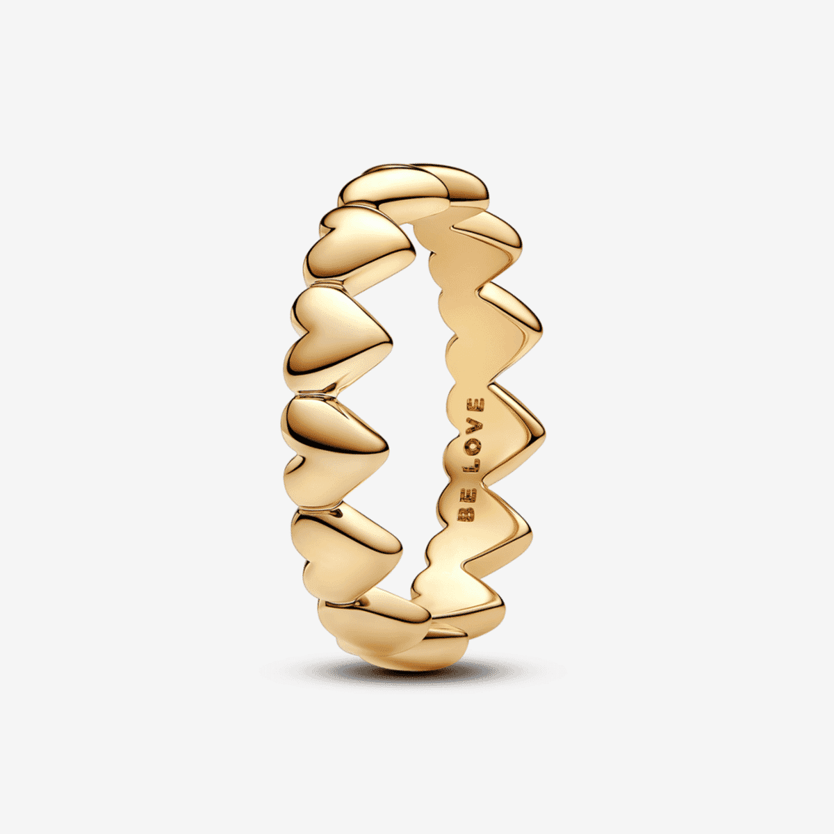 Anillo Pandora Fila de Corazones chapado en oro, vista frontal - 163427C00 Anillo Pandora Fila de Corazones chapado en oro, vista frontal - 163427C00