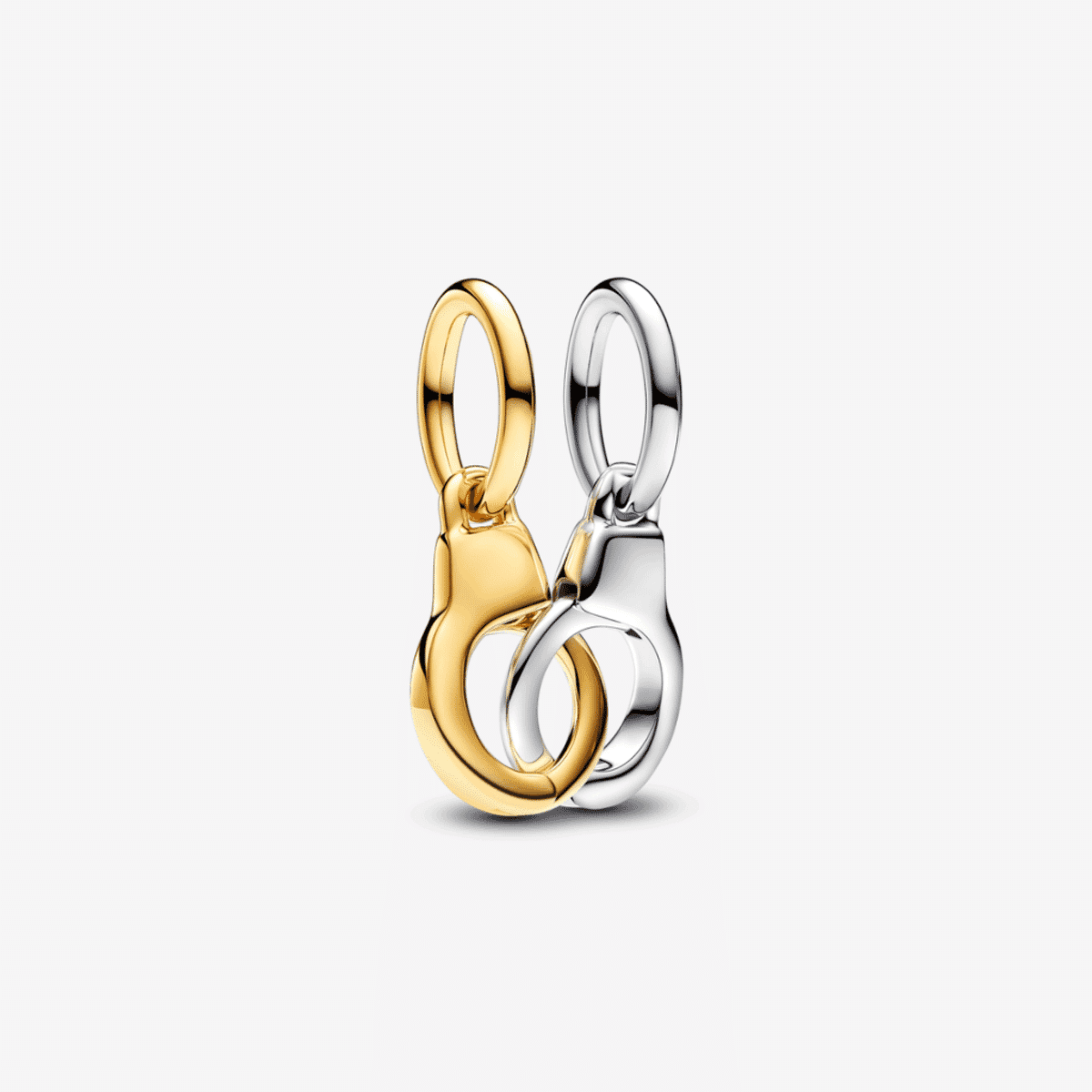 Charm colgante Pandora de esposas divisibles en plata y baño de oro, mostrado en posición cerrada - 763435C00