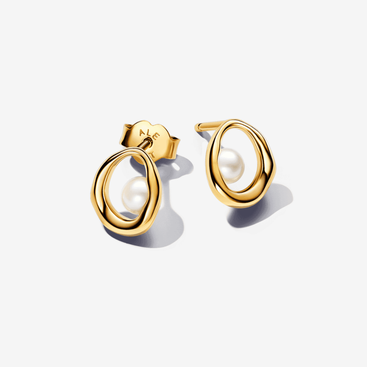 Pendientes Pandora de Botón Óvalos chapados en oro con perla cultivada - 263295C01