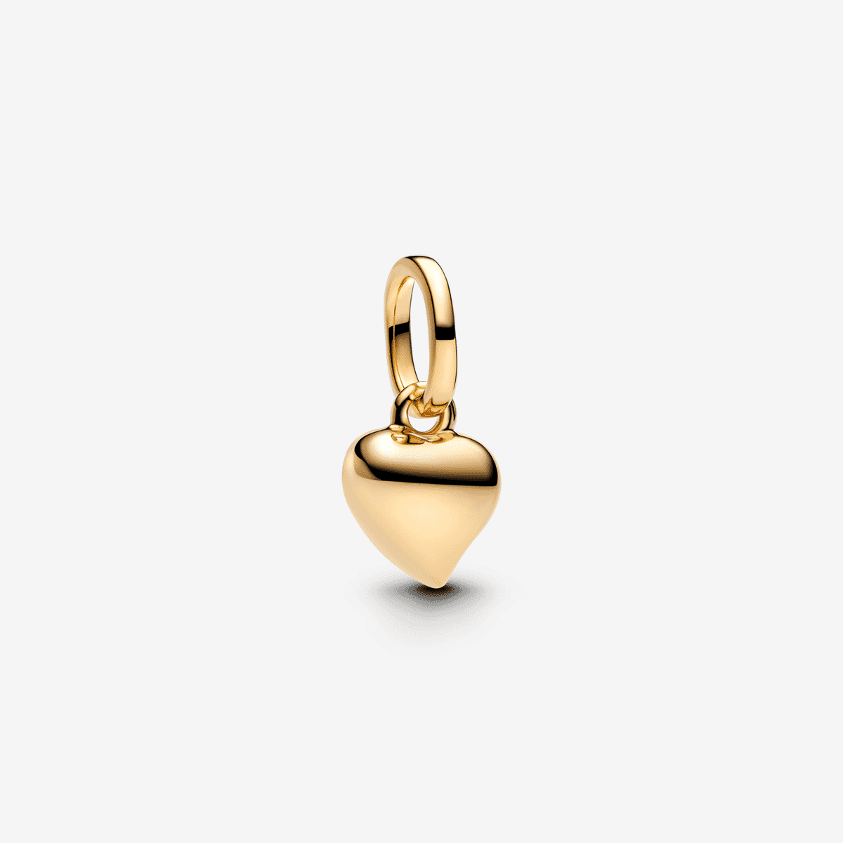 Vista frontal del charm mini colgante Pandora ME Corazón chapado en oro de 14k. - 763691C00