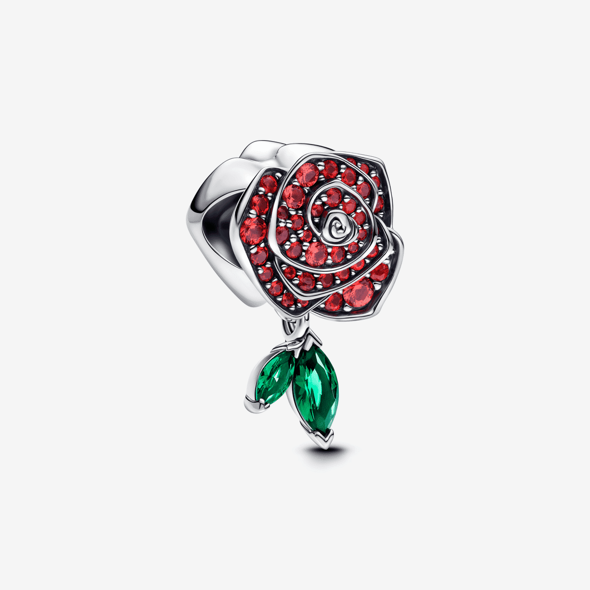 Vista frontal del charm Pandora Rosa Roja Floreciendo en plata de ley con gemas rojas y verdes. - 793201C02