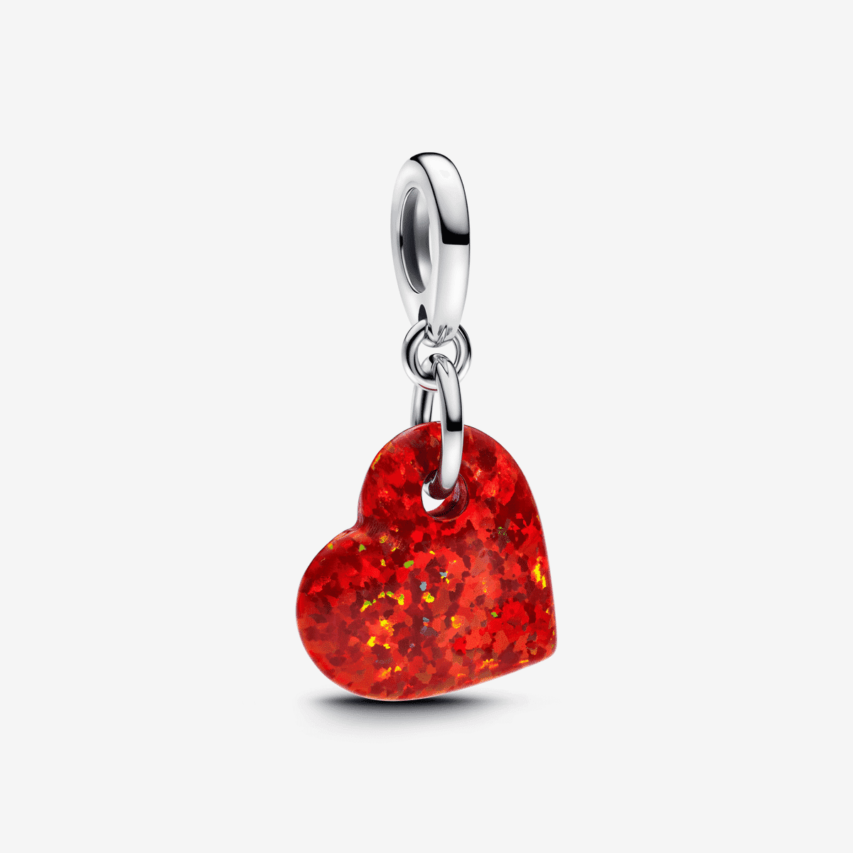 Vista frontal del charm colgante Pandora Corazón Rojo Opalescente en plata de ley con ópalo rojo. - 793348C01