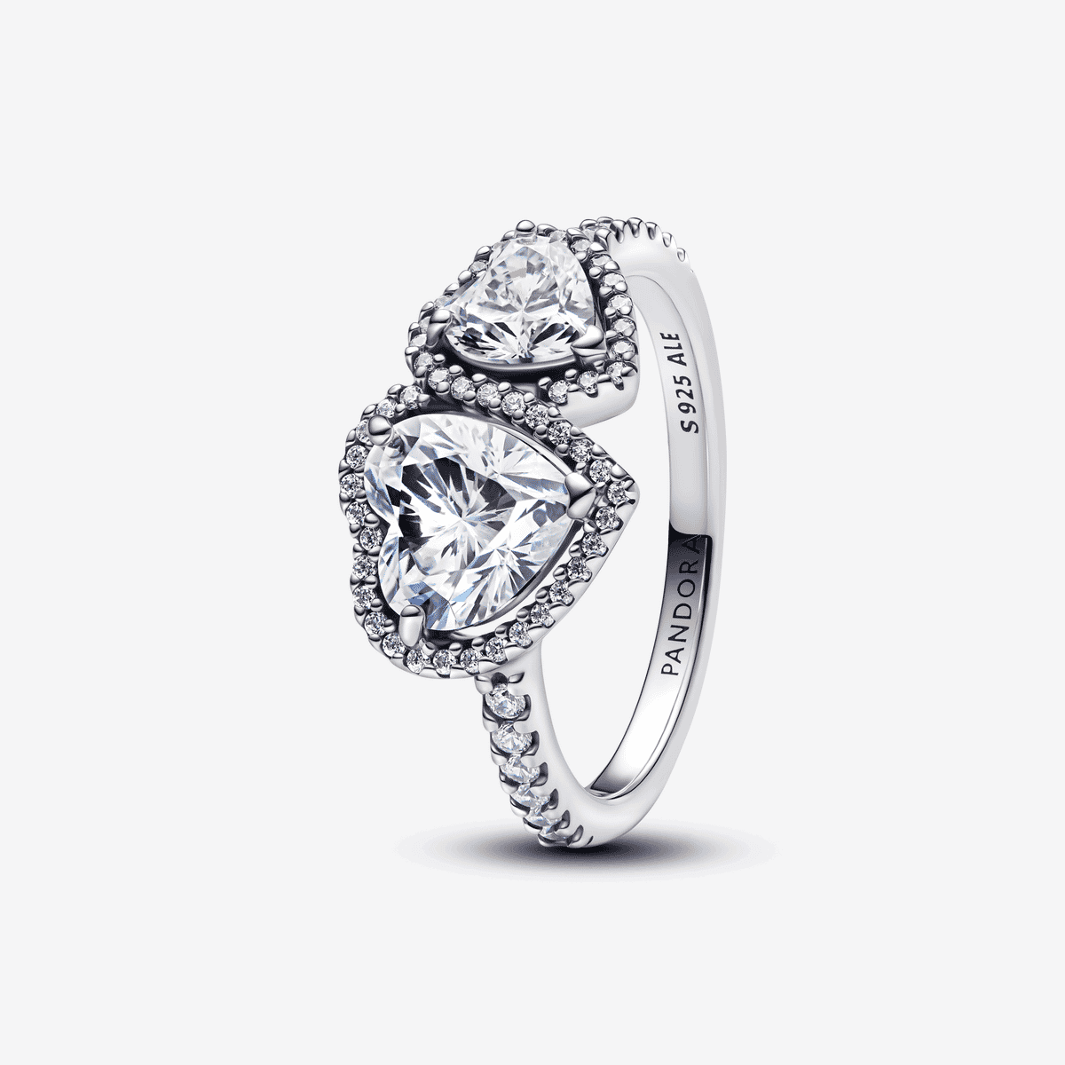 Vista frontal del Anillo Pandora Corazones Halo Brillante en plata de ley con circonitas. - 193659C01