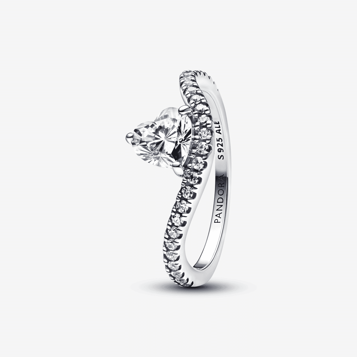 Vista lateral del Anillo Pandora Corazón Ondulado en Pavé en plata de ley con circonitas. - 193661C01