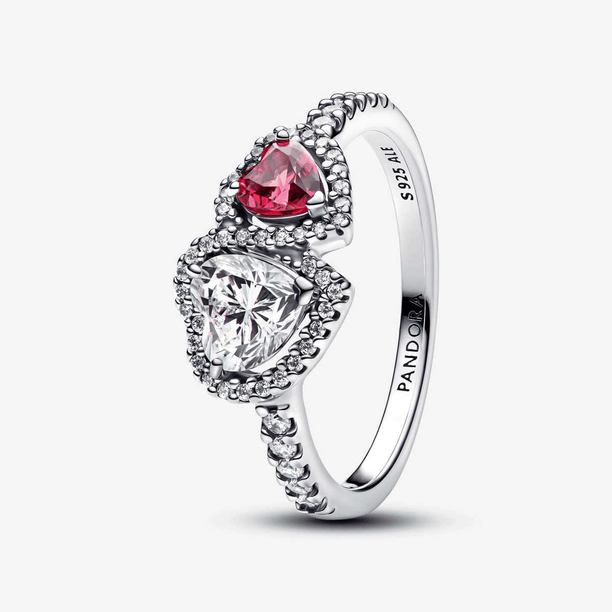Vista frontal del Anillo Pandora Halo Corazones, en plata de ley, con circonitas cúbicas y cristal rojo. - 193662C01