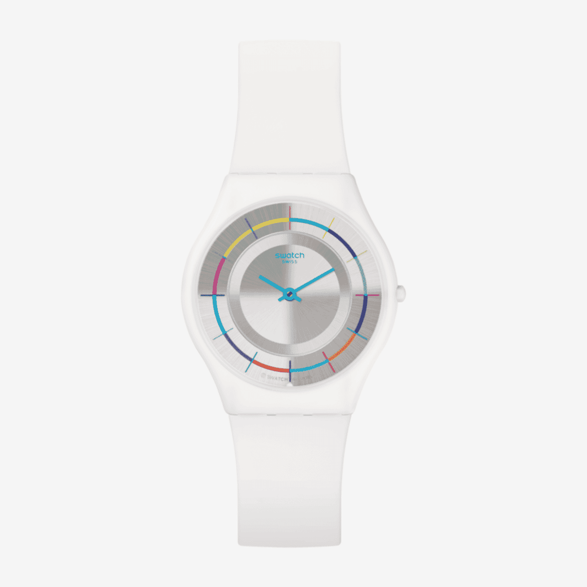 Vista frontal del Reloj Swatch White Party con correa blanca y esfera plateada - SFW109