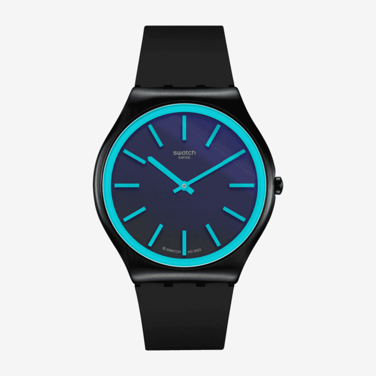 Vista frontal del Reloj Swatch Obsidian Shimmer con brazalete negro y esfera azul - SS07B111