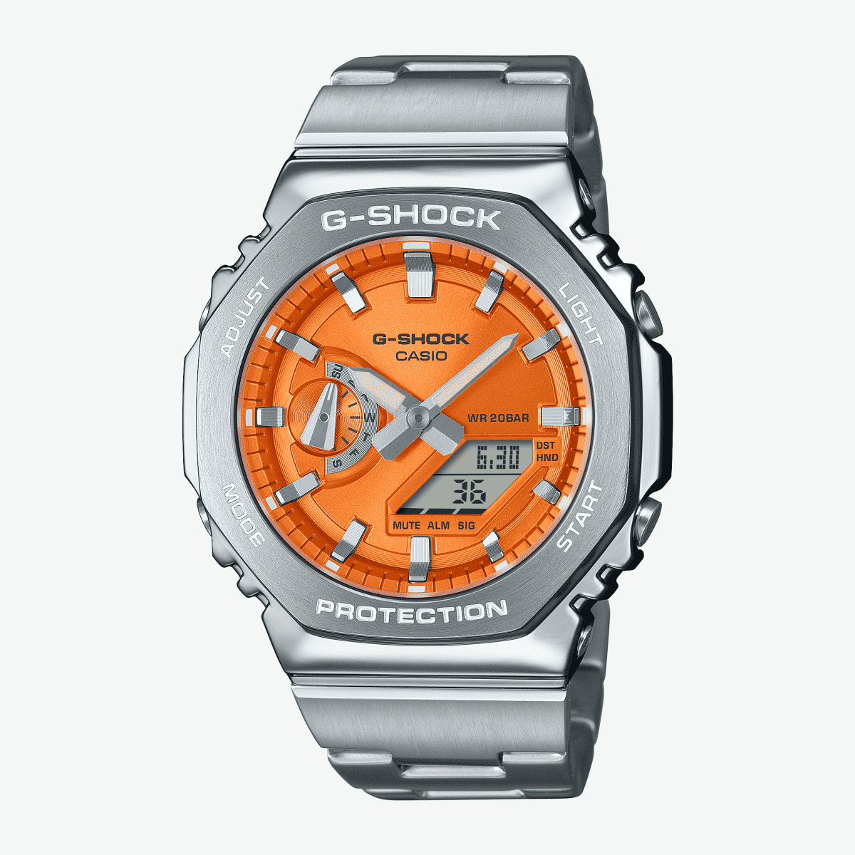 Vista frontal del Reloj Casio G-Shock Classic GM-2110D-4AER con brazalete de acero y esfera naranja Vista frontal del Reloj Casio G-Shock Classic GM-2110D-4AER con brazalete de acero y esfera naranja