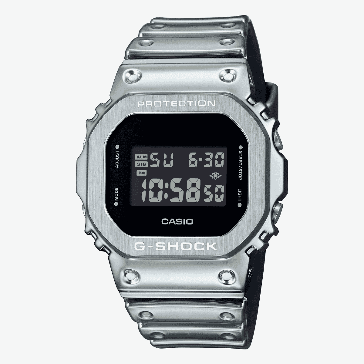 Vista frontal del Reloj Casio G-Shock G-Steel GM-5600YM-8ER con brazalete plateado y esfera negra Vista frontal del Reloj Casio G-Shock G-Steel GM-5600YM-8ER con brazalete plateado y esfera negra