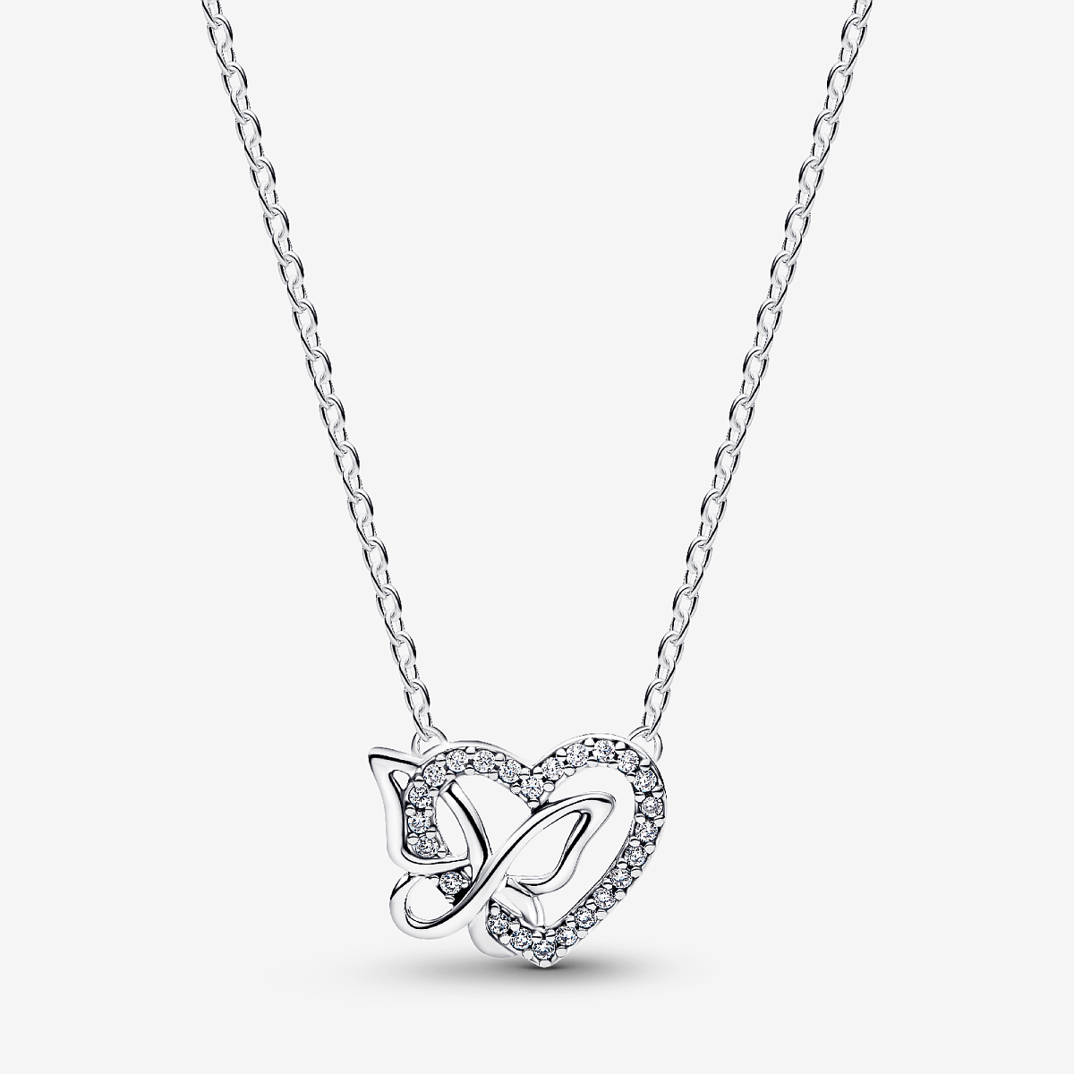 Detalle del colgante Corazón y Mariposa Entrelazados de Pandora en plata de ley - 394477C01
