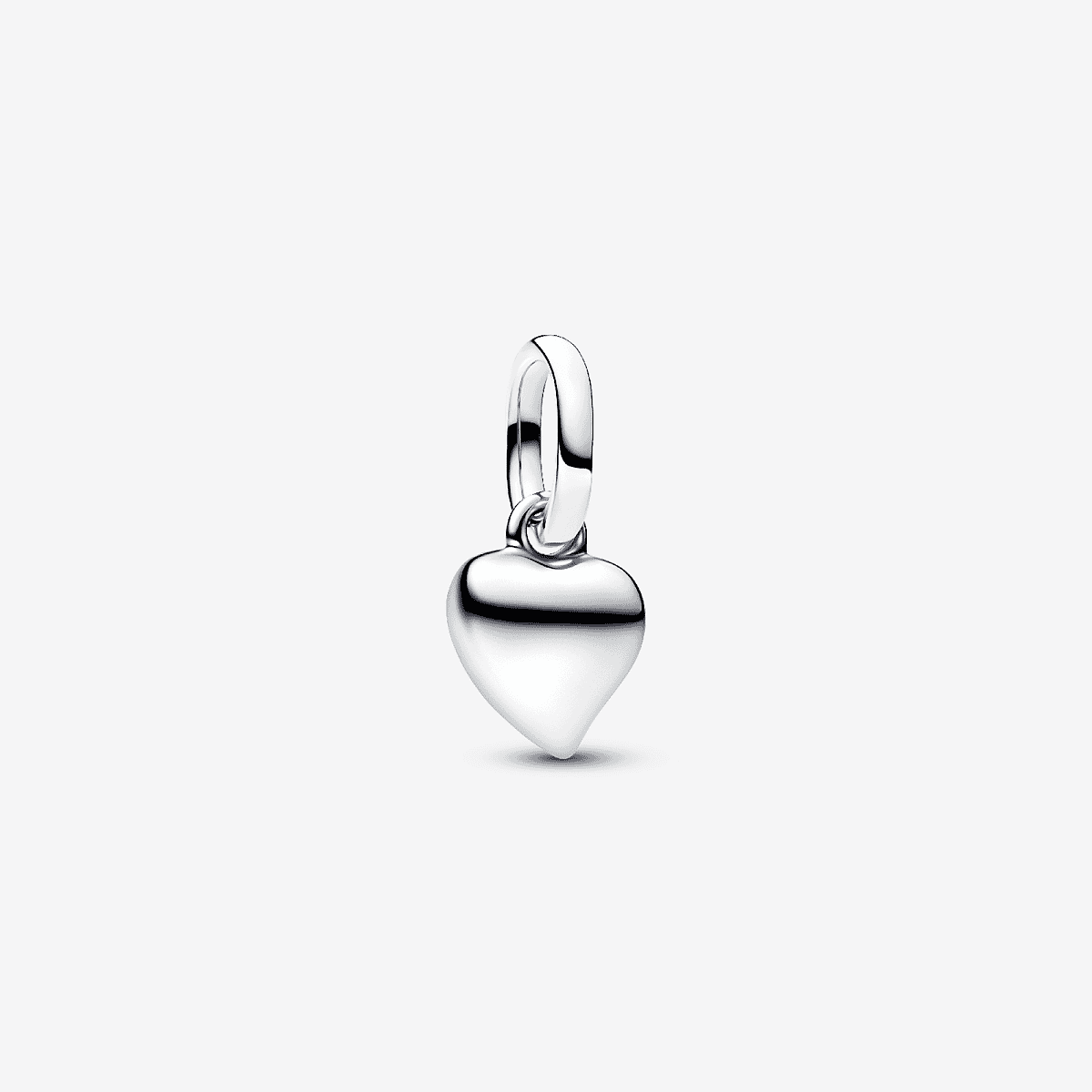 Vista frontal del Charm Pandora Mini Colgante Corazón en plata de ley - 793691C00