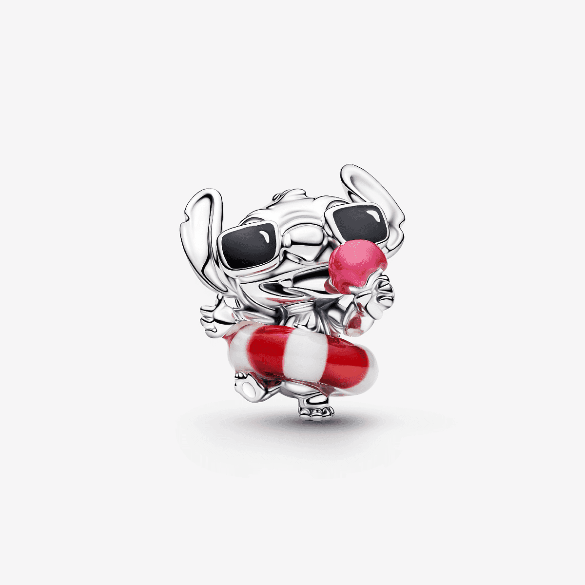 Vista frontal del Charm Pandora Stitch Verano Divertido de Disney en plata de ley con detalles en rojo y blanco - 794642C01