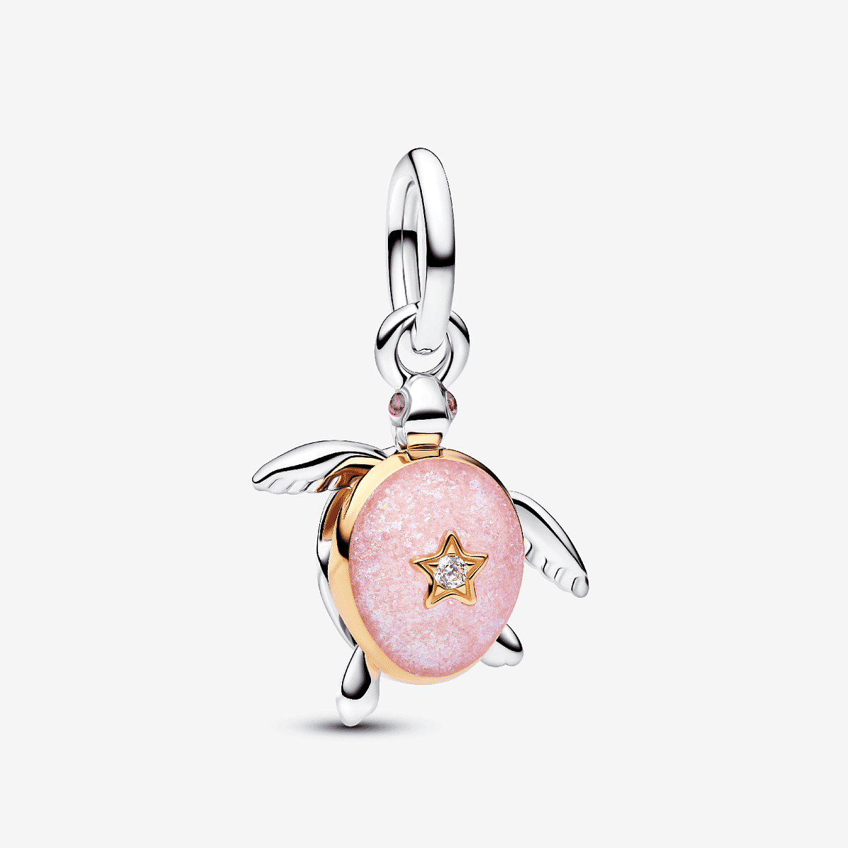 Vista frontal del Charm colgante Tortuga Marina Rosa Pandora Club 2026 en plata de ley y chapado en oro con esmalte rosa - 764432C01