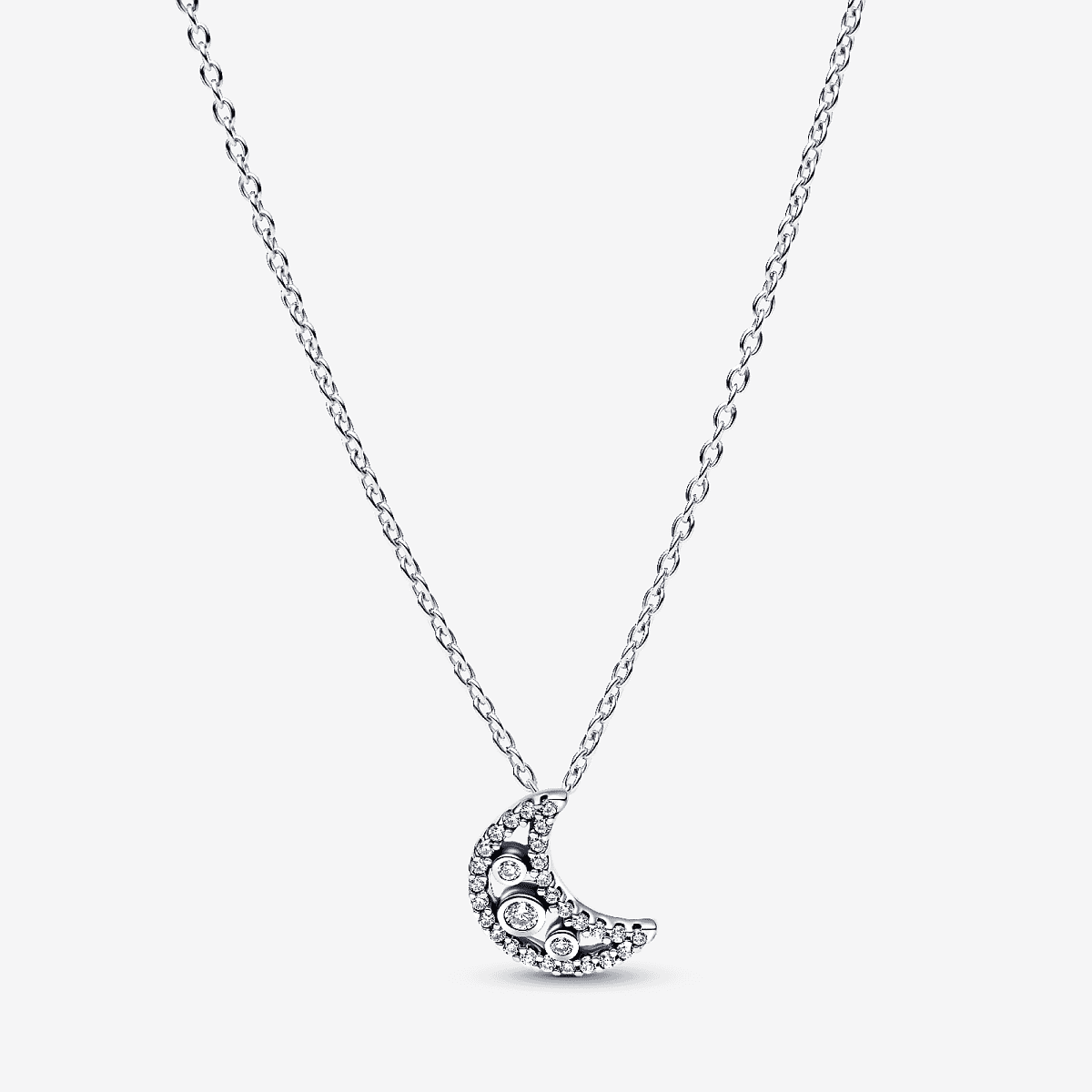 Vista frontal del Collar Pandora Luna Creciente en plata de ley y circonitas transparentes - 394259C01