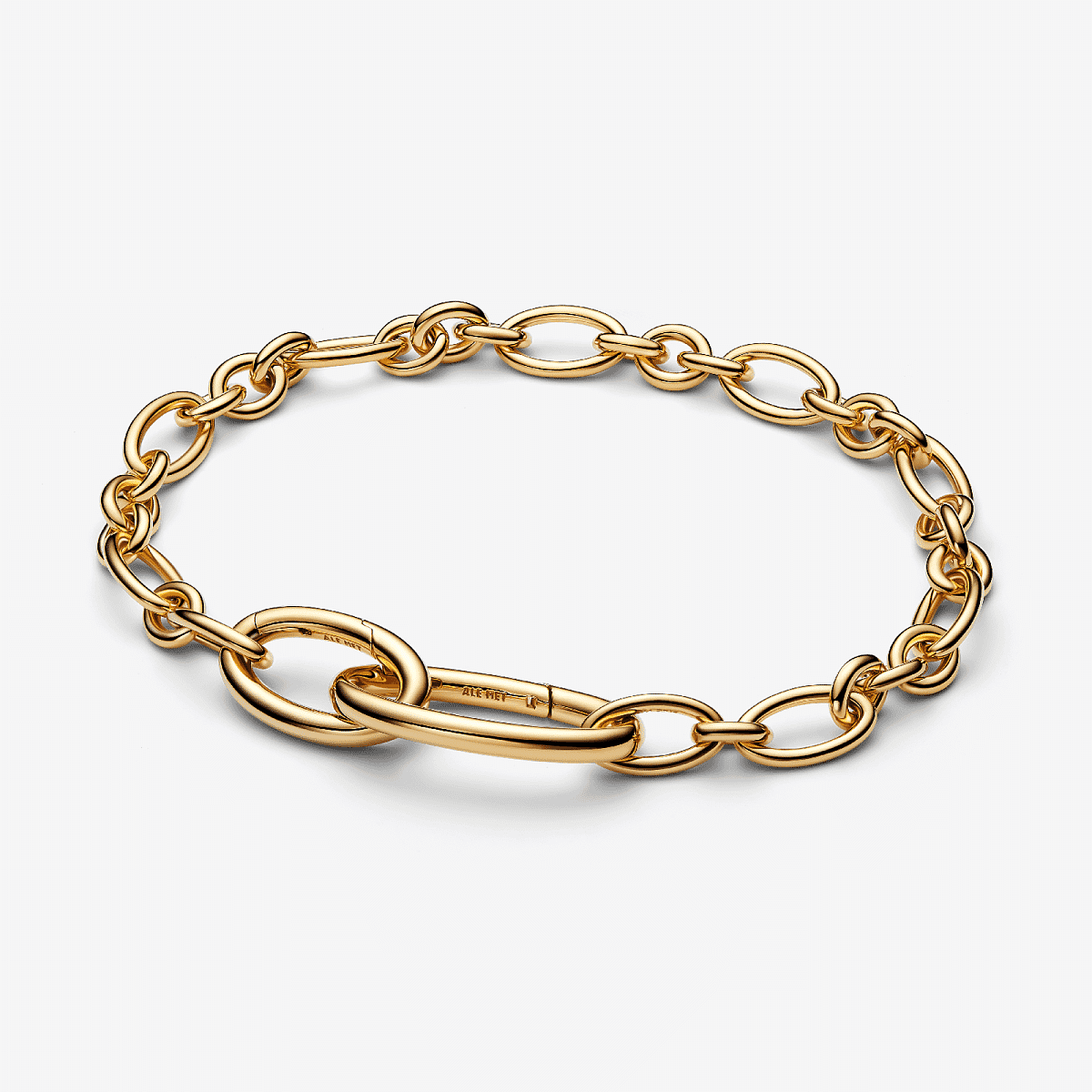 Vista frontal de la Pulsera Pandora de Cadena de Eslabones Link Ovalado que se abre en color dorado y chapado en oro - 564678C00