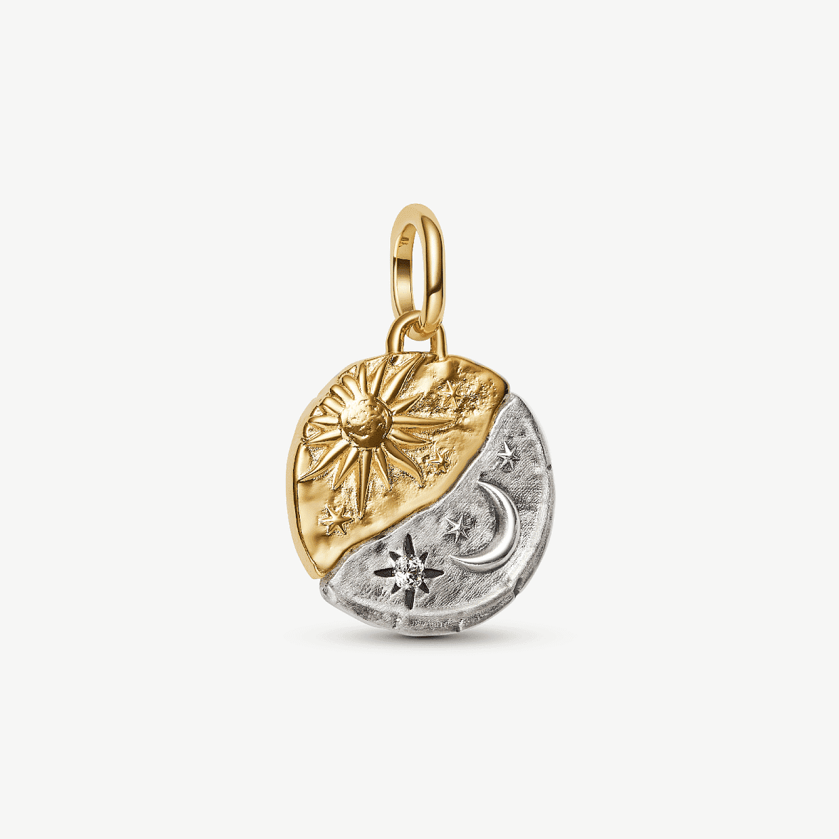 Vista frontal del Charm Pandora Medallón Sol y Luna en plata de ley y chapado en oro con circonita transparente - 763977C01