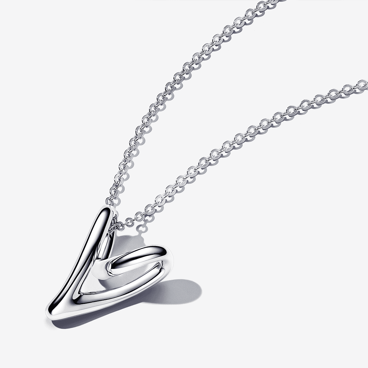 Vista frontal del Collar Pandora Corazón Forma Orgánica en plata de ley color plateado - 393272C00