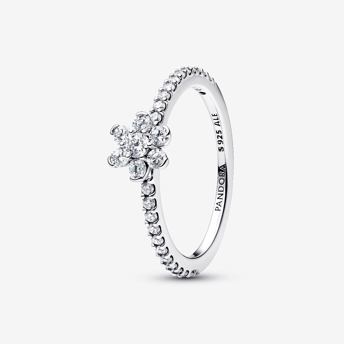 Vista lateral del Anillo Pandora Flor Brillante en plata de ley con circonitas transparentes - 194499C01