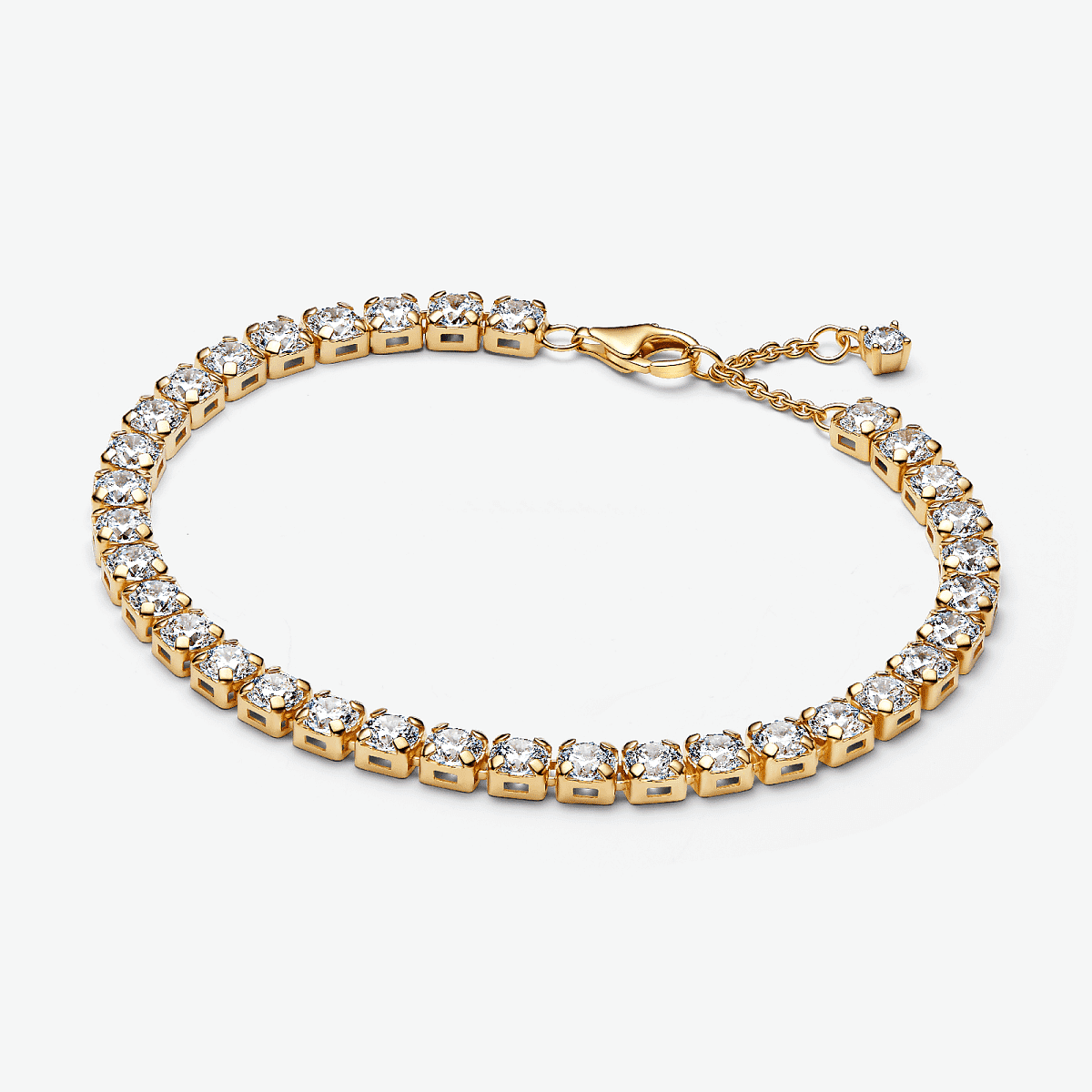 Vista frontal de la Pulsera Pandora Tenis Ancha Brillante en color dorado con circonitas transparentes - 563539C01