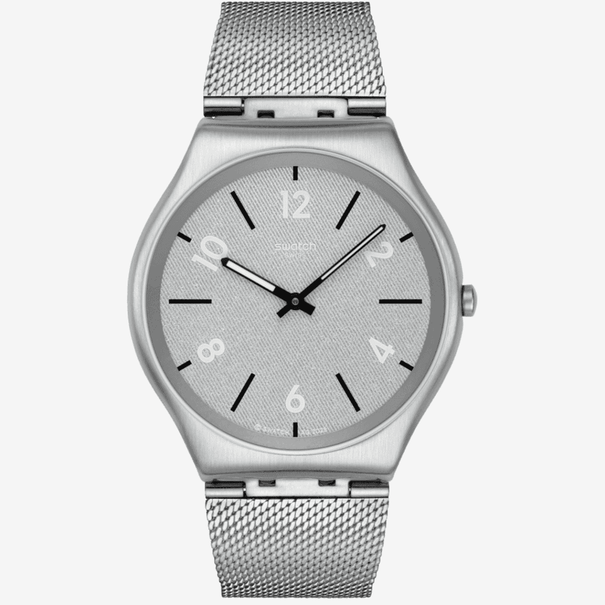 Vista frontal del Reloj Swatch Getting Meshy con brazalete de malla de acero y esfera gris - SS07S152M