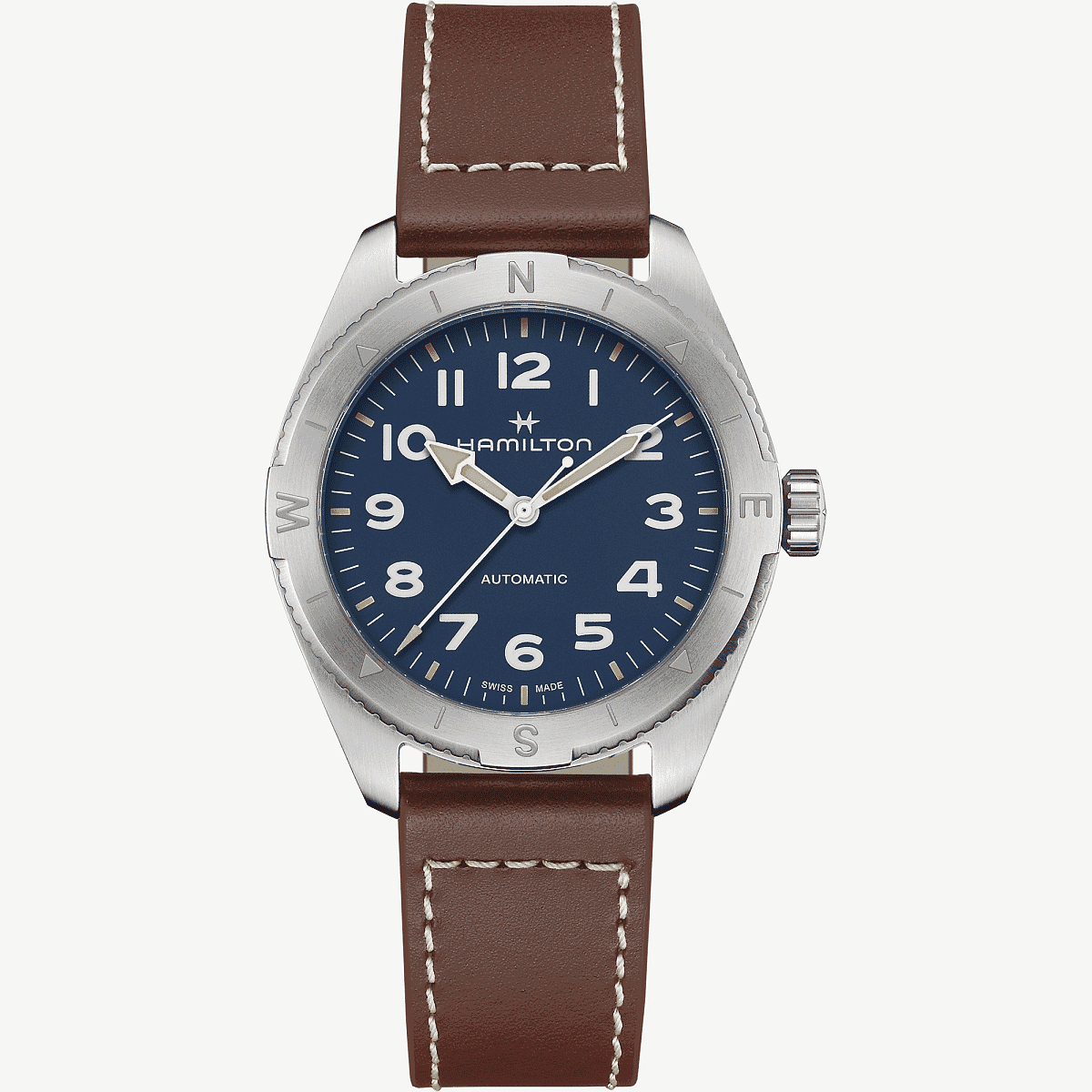 Vista frontal del Reloj Hamilton Khaki Field Expedition Auto con esfera azul y correa de piel marrón - H70315540