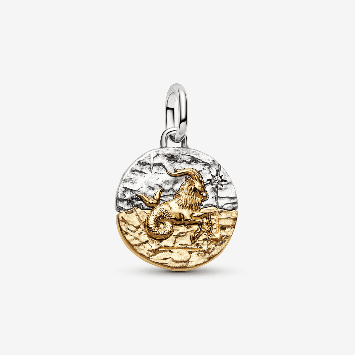 Charm Medallón Zodiaco Capricornio de Pandora en plata de ley y chapado en oro con circonita transparente, vista frontal - 764987C01