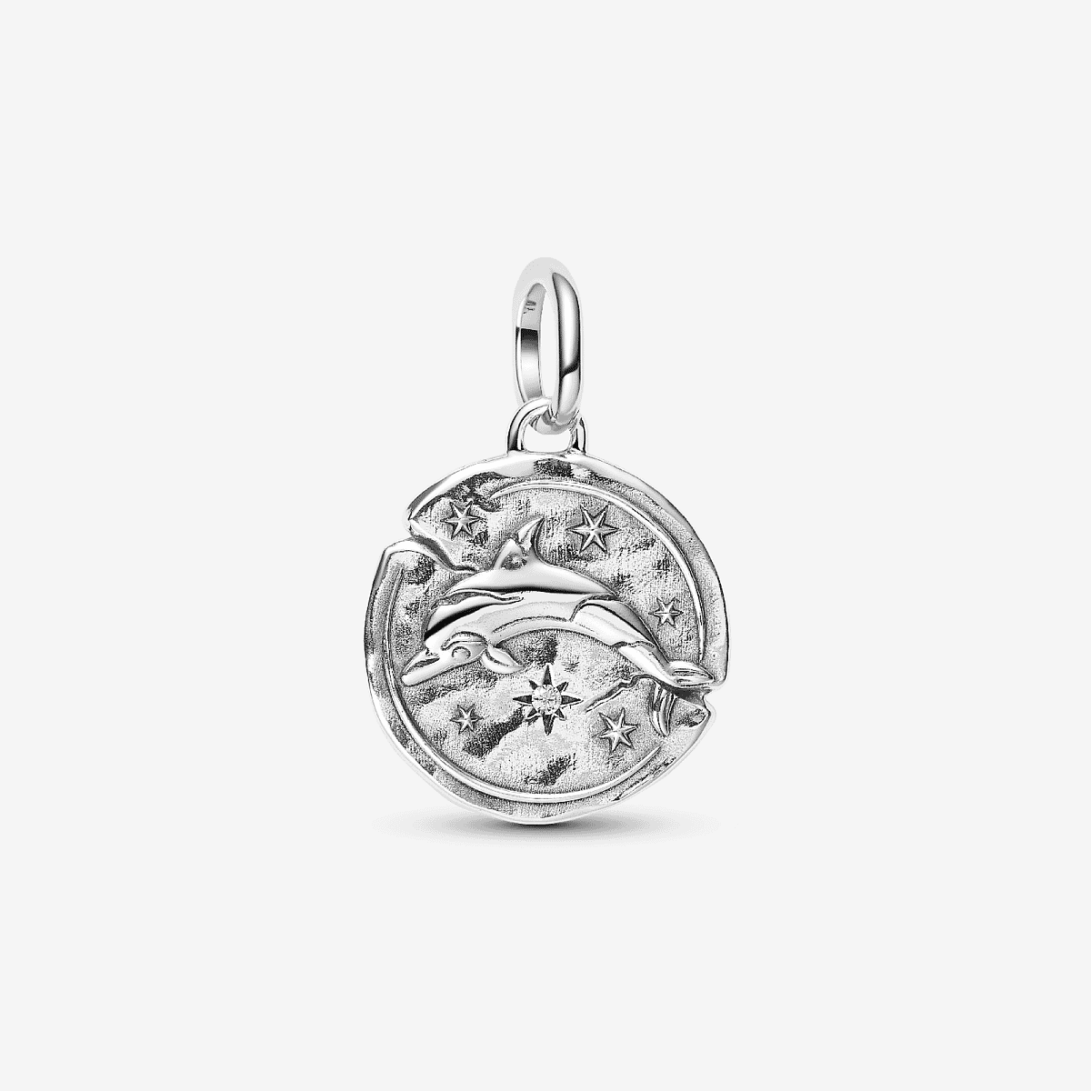 Charm Medallón Delfín de Pandora en plata de ley con circonita transparente vista frontal - 794807C01