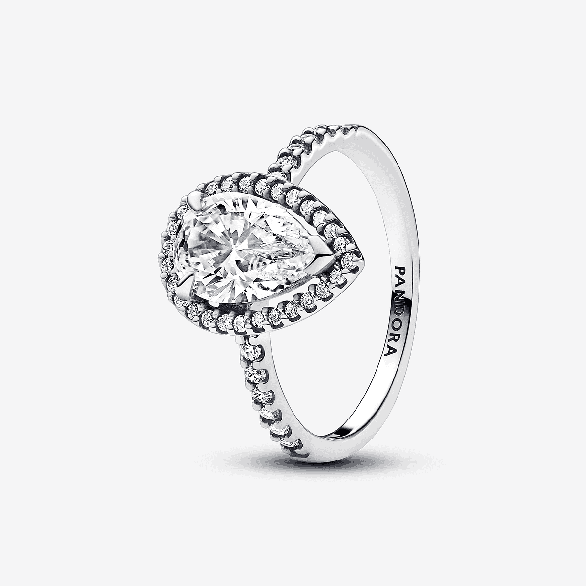 Anillo Halo Brillante Grande Corte Pera de Pandora en plata de ley con circonitas transparentes en vista lateral de estudio - 193012C01