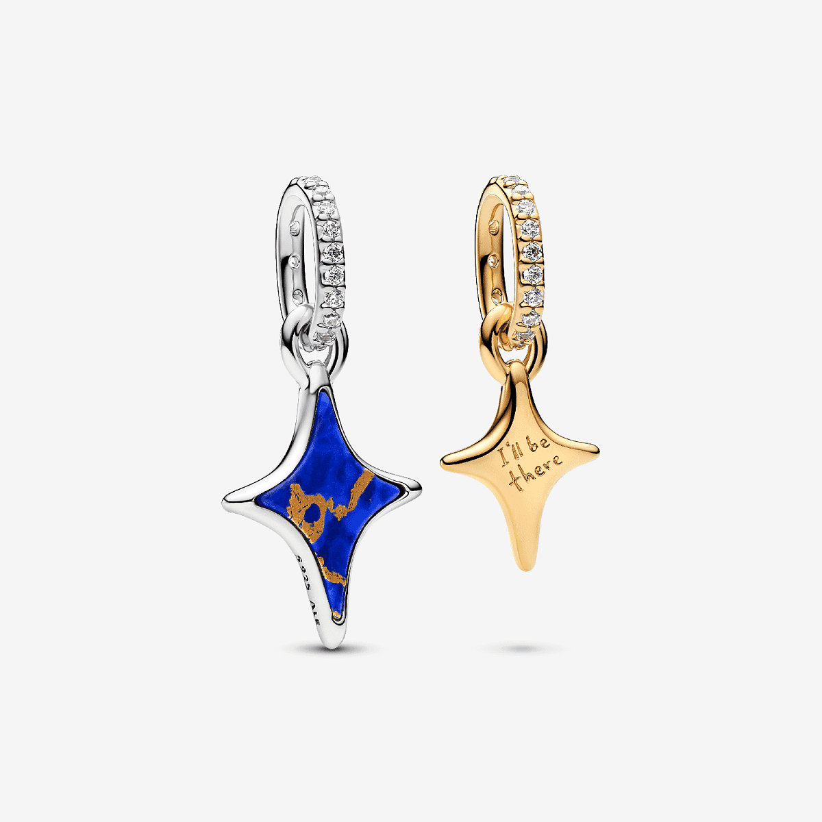 Charm Colgante Pandora Doble Estrellas Divisibles de plata y chapado en oro con circonitas y detalles en azul en vista frontal - 764945C01