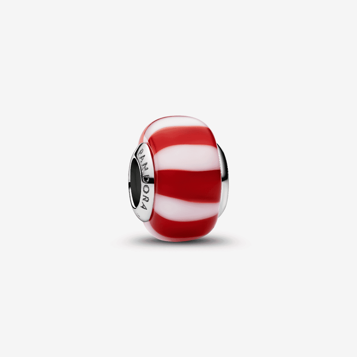 Charm Pandora Cristal de Murano Caramelo Navideño Rojo en plata con cristal rojo y blanco en vista frontal - 735071C01