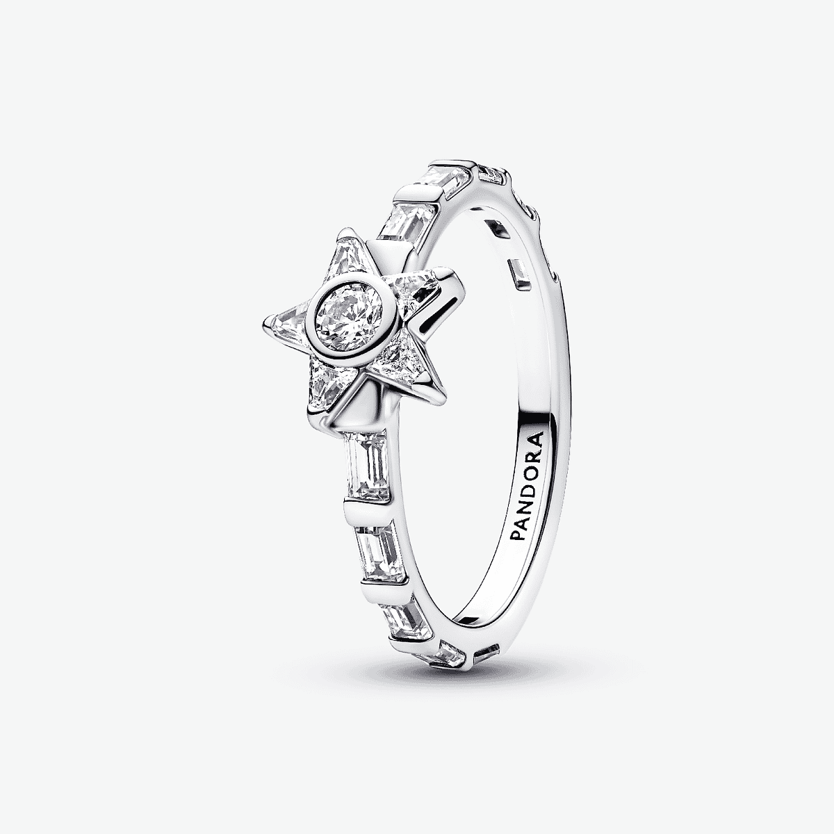 Anillo Pandora Baguette Estrella Brillante de plata de ley con circonitas en vista lateral - 195072C01