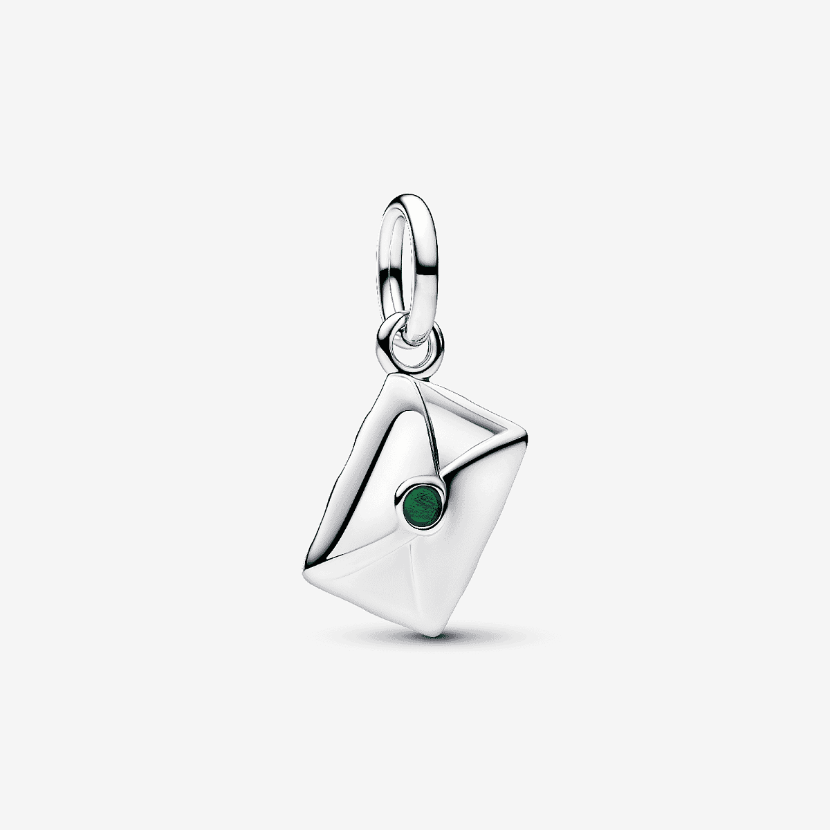 Charm Colgante Pandora Carta a Papá Noel de plata con esmalte verde y detalles brillantes en vista frontal - 795065C01