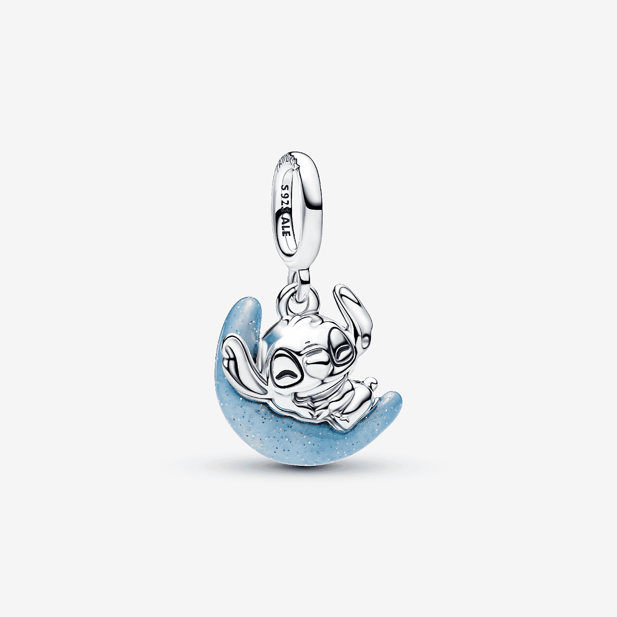 Charm Colgante Pandora Luna que brilla en la oscuridad Stitch de Disney en plata de ley con esmalte azul en vista frontal - 795022C01
