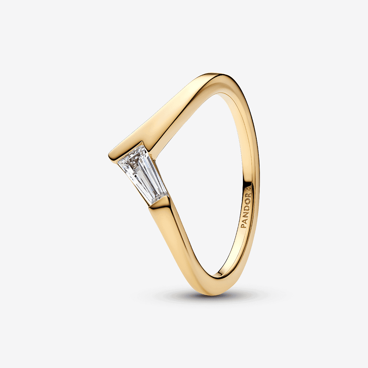 Anillo Pandora Tiara Baguette de aleación de metales con chapado en oro y circonita transparente en vista lateral - 165084C01