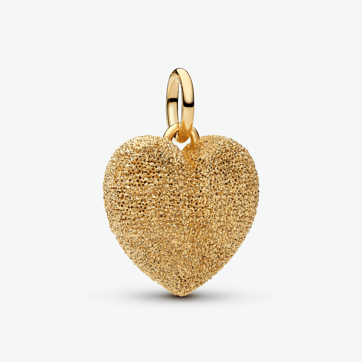 Charm Colgante Pandora Corazón Volumen Textura en aleación de metales con chapado en oro de 14k en vista frontal - 765073C00
