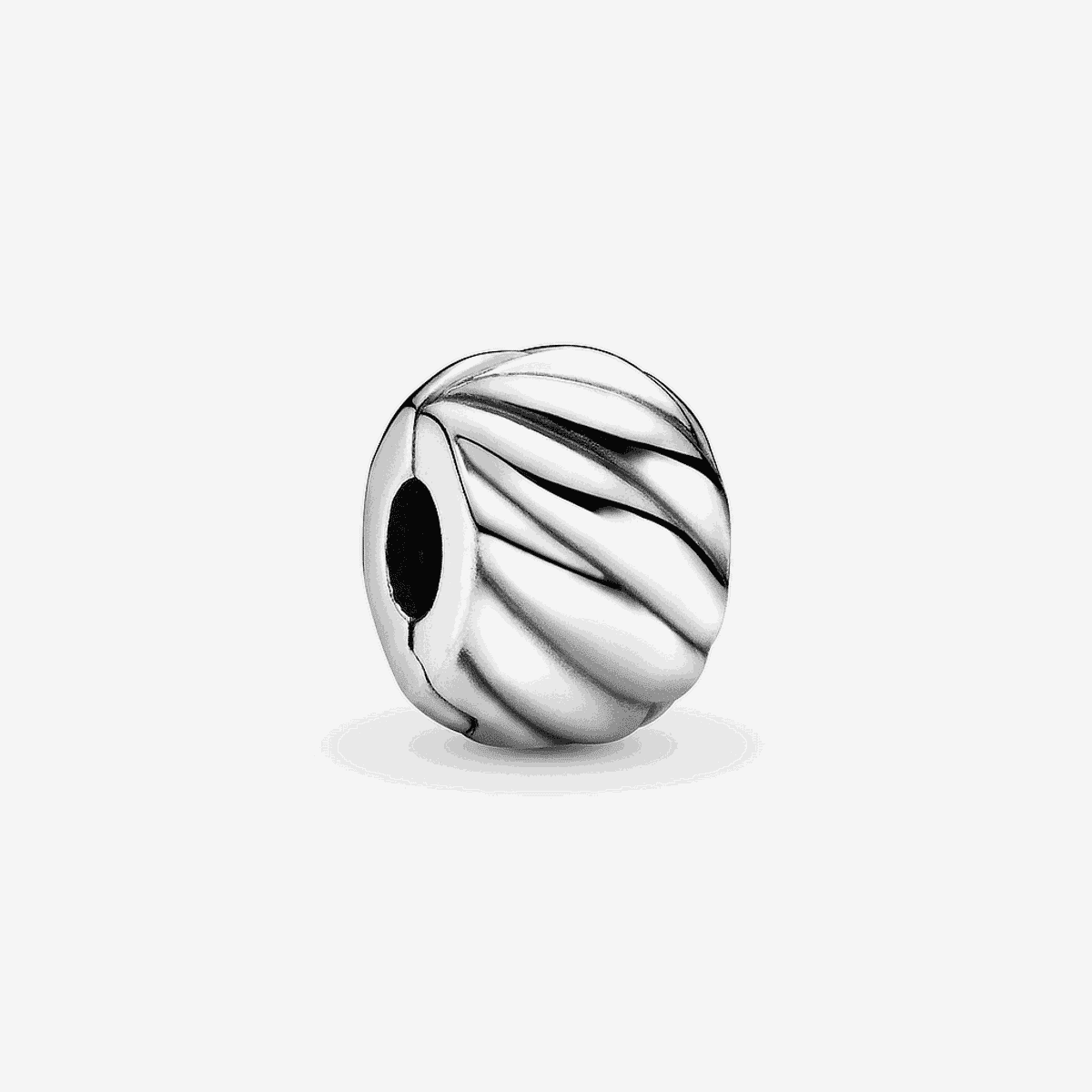 Charm Pandora de Clip Plumas Pulidas en plata de ley con diseño estriado - 791752