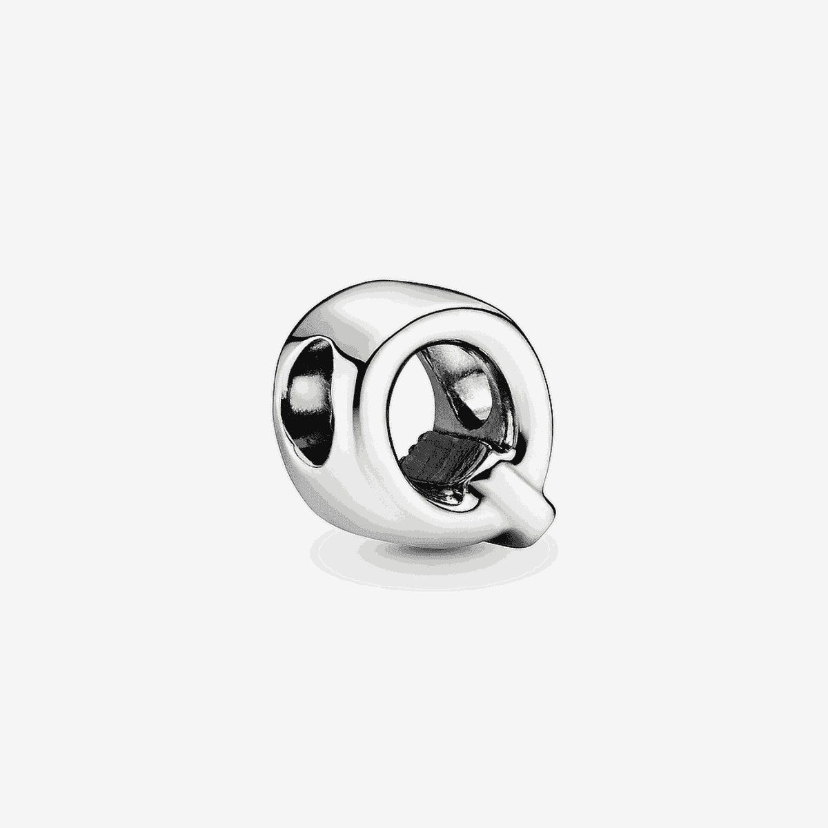 Charm Pandora en plata de ley con forma de letra Q, diseño liso - 797471