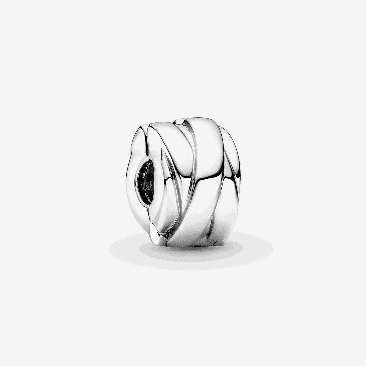 Clip Pandora Cintas Pulidas en plata de ley con diseño geométrico entrelazado - 799502C00