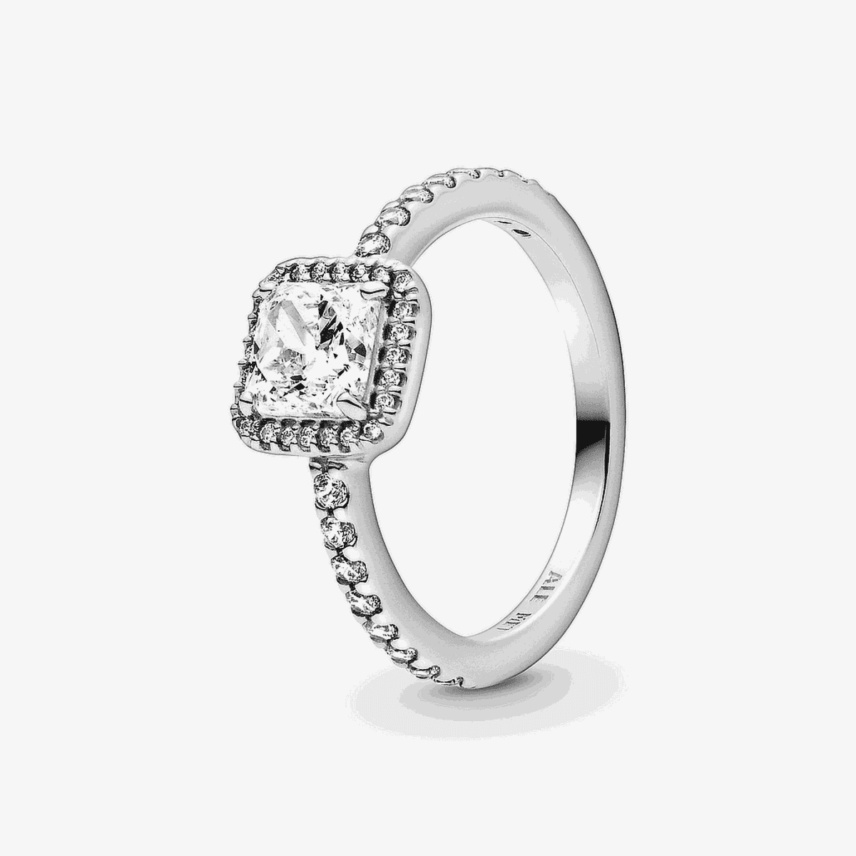 Anillo Pandora Elegancia Atemporal en plata de ley con cristal central cuadrado - 198863C01