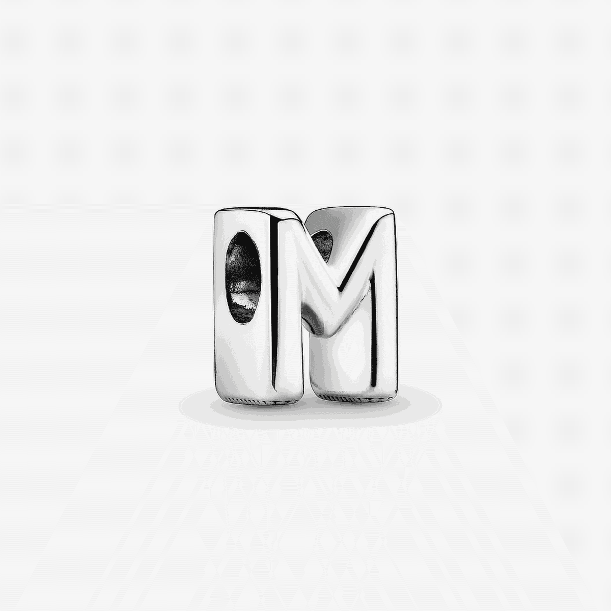 Charm Pandora Letra M en plata de ley con acabado pulido - 797467
