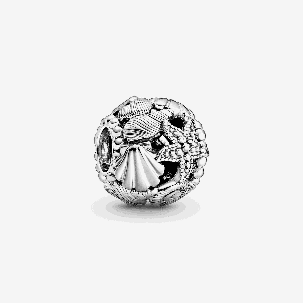 Charm Pandora Estrella de Mar, Concha y Corazones en plata de ley vista frontal - 798950C00