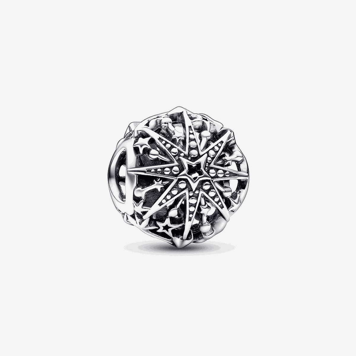 Vista frontal del charm Pandora Copo de Nieve Celestial en plata de ley - 792360C00