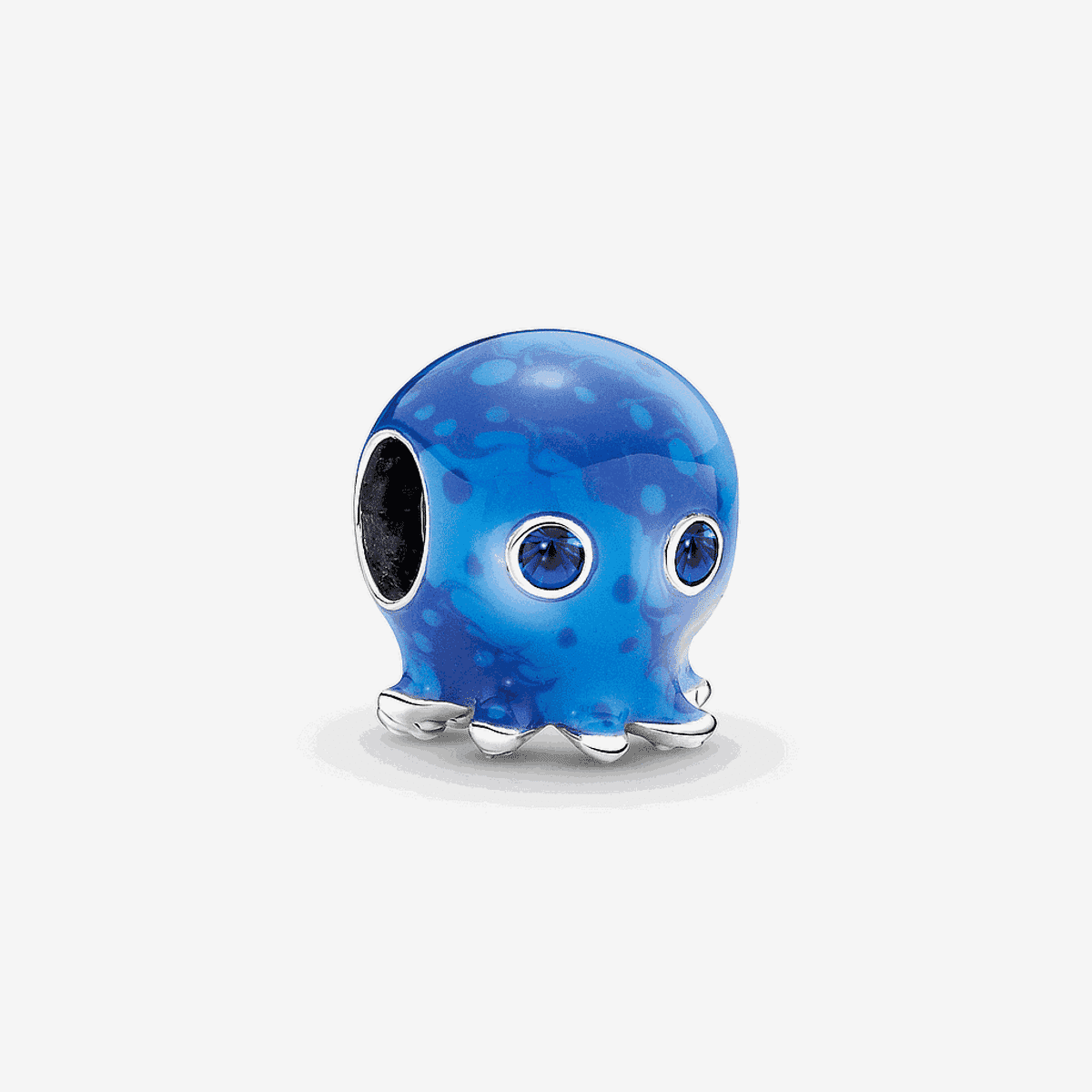 Vista frontal del charm Pandora Pulpo de plata con esmalte azul brillante - 791698C01